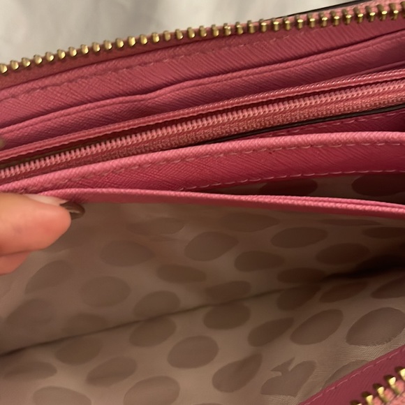 Kate spade pink wallet with many different compartments - Picture 5 of 6